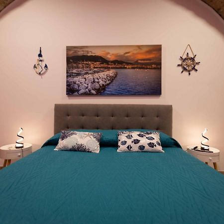 Stay In The Heart Of Salerno - Near The Duomo "La Finestra Sul Borgo" ภายนอก รูปภาพ